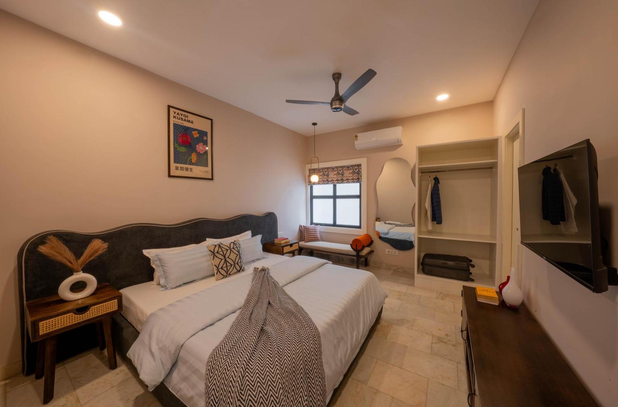 Apartment Ultra Luxury 3bhk Stylish Apartment, Walk To Taj Mahal, 1500sqft *