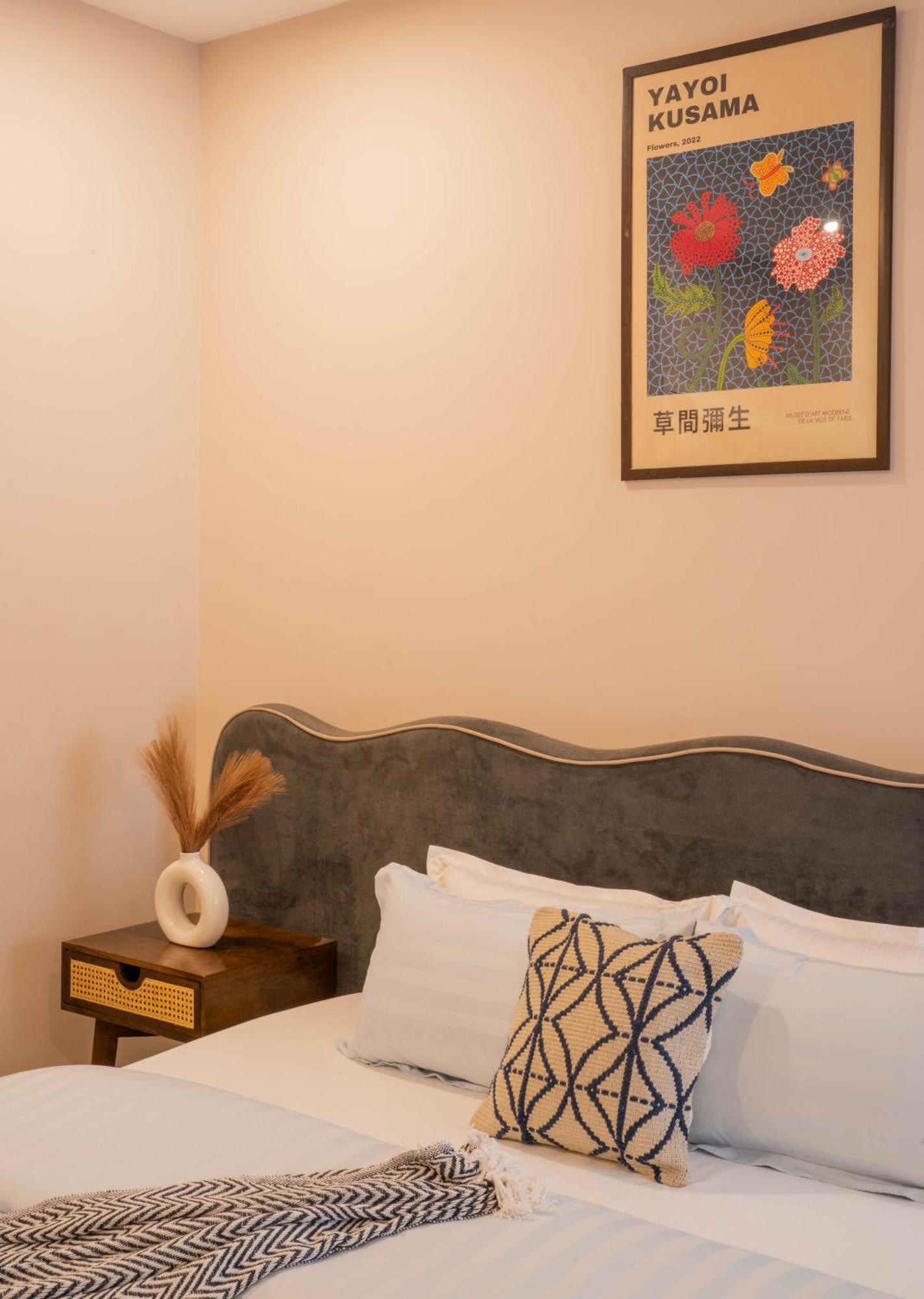 Apartment Ultra Luxury 3bhk Stylish Apartment, Walk To Taj Mahal, 1500sqft *